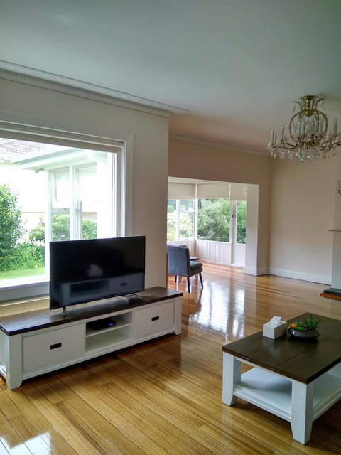 Riverbank Villa - Your Accommodation 19