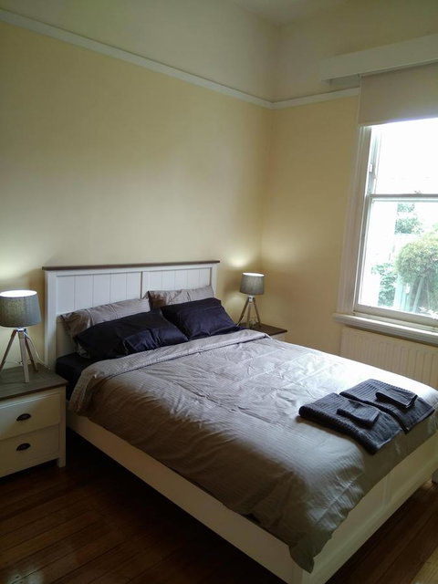Riverbank Villa - Your Accommodation 14