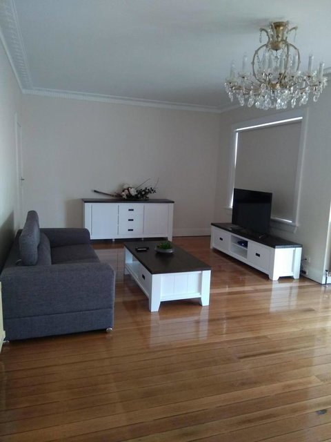 Riverbank Villa - Your Accommodation 21
