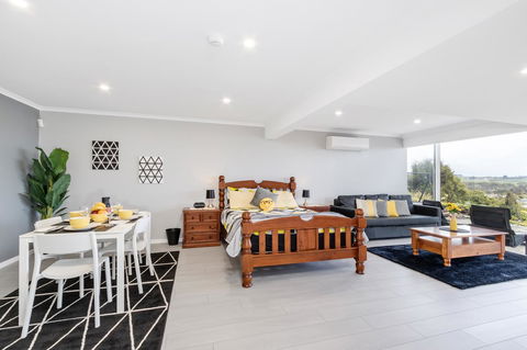 Views Forever - Devonport - Your Accommodation 3