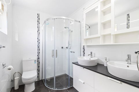 Views Forever - Devonport - Your Accommodation 8