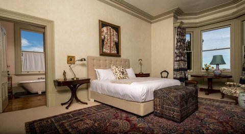 The Corinda Collection - Your Accommodation 24