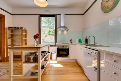 Rosehaven Cottage - Your Accommodation 2