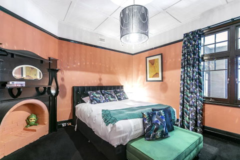 Insomnia On Elizabeth - Your Accommodation 2