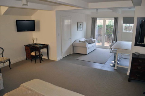 Belton Apartments-Hedge Cottage - Your Accommodation 31