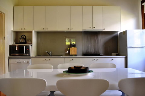 Belton Apartments-Hedge Cottage - Your Accommodation 1