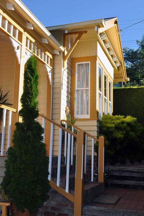 Belton Apartments-Hedge Cottage - Your Accommodation 0