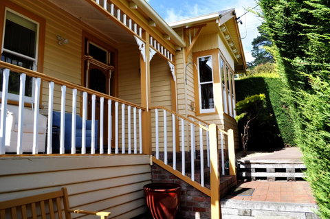 Belton Apartments-Hedge Cottage - Your Accommodation 3