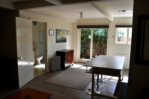 Belton Apartments-Hedge Cottage - Your Accommodation 2