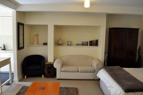 Belton Apartments-Hedge Cottage - Your Accommodation 6