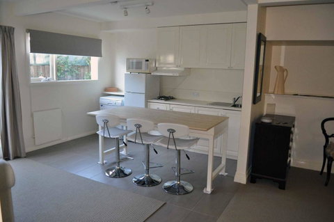 Belton Apartments-Hedge Cottage - Your Accommodation 32