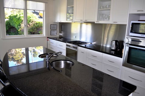 Belton Apartments-Hedge Cottage - Your Accommodation 25