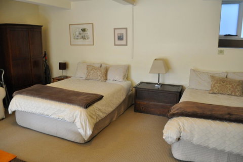 Belton Apartments-Hedge Cottage - Your Accommodation 10