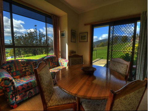 Plovers Ridge Country Retreat - Your Accommodation 5