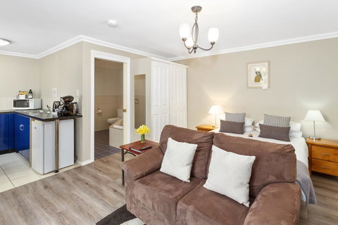 Oyster Cove Chalet - Your Accommodation 5