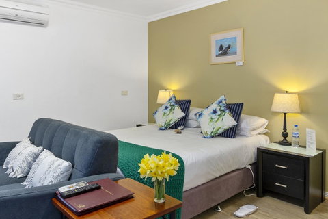 Oyster Cove Chalet - Your Accommodation 4
