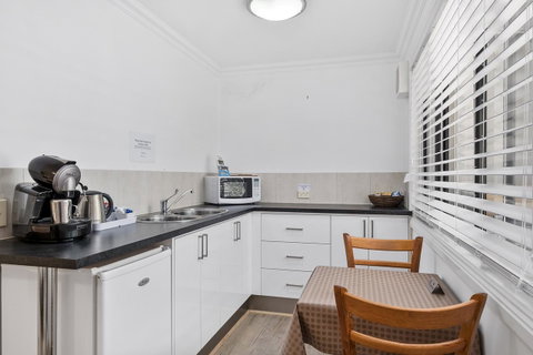 Oyster Cove Chalet - Your Accommodation 9