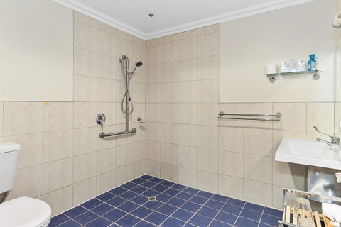 Oyster Cove Chalet - Your Accommodation 11