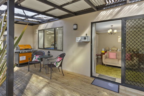 Oyster Cove Chalet - Your Accommodation 3