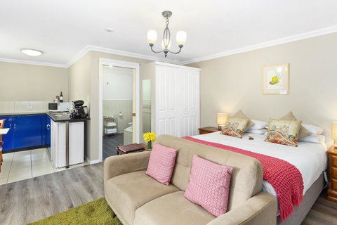 Oyster Cove Chalet - Your Accommodation 8