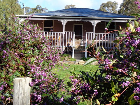 Post House Cottage - Your Accommodation 0