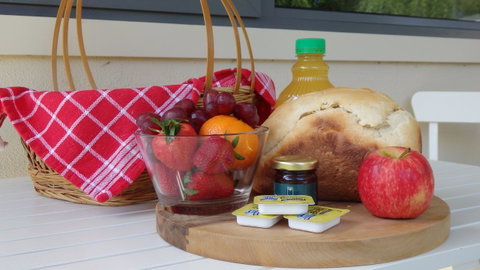 Karoola Cottage Self Contained - Your Accommodation 22