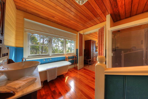 Island View Spa Cottage - Your Accommodation 3