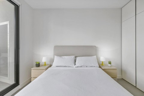 New One-Bedroom With Sweeping Views - Your Accommodation 3