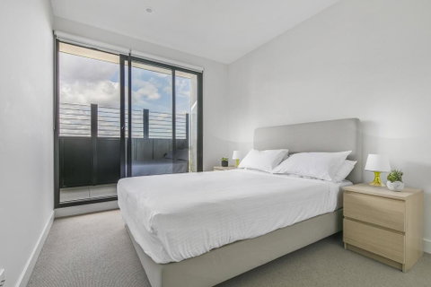 New One-Bedroom With Sweeping Views - Your Accommodation 2