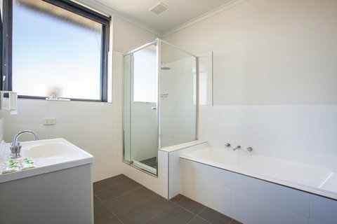 Nightcap At St Albans Hotel - Your Accommodation 3