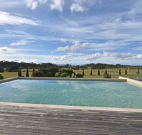 Noble Willow Estate Lovedale. Super Spacious with views and pool - Your Accommodation