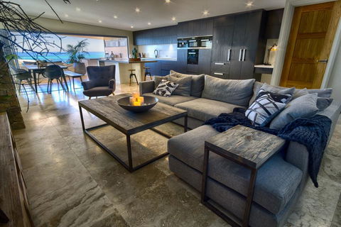 North Shore Holiday Home - Your Accommodation 2
