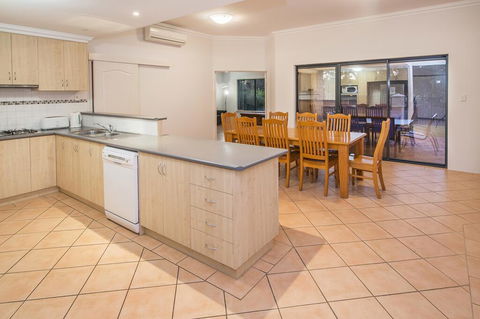 Nyes Nest - Your Accommodation 1