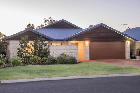 Nyes Nest - Your Accommodation 0