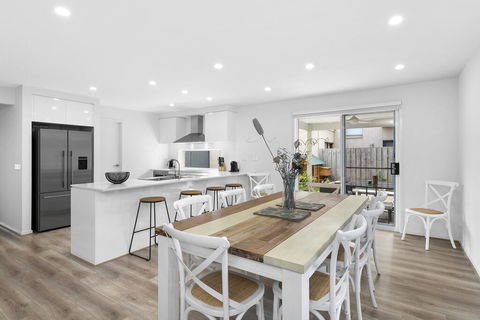 OCEAN BREEZE Family Home - Your Accommodation 1