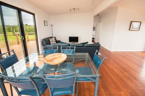 Ocean View Getaway - Your Accommodation 2