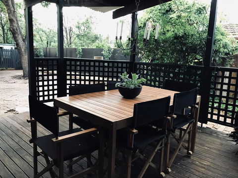 Old Railway Cottage - Your Accommodation 2