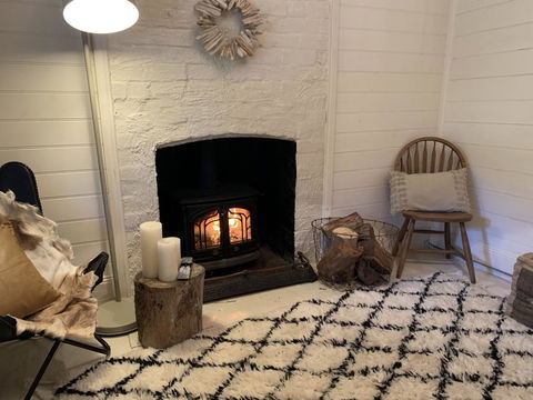 Old Railway Cottage - Your Accommodation 1