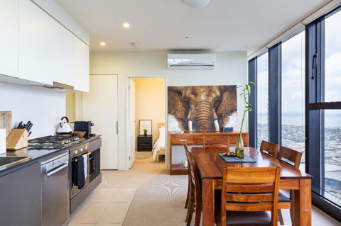 ON TOP OF THE WORLD - BEST VIEWS IN MELBOURNE !! - Your Accommodation 0