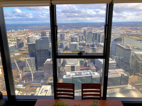 ON TOP OF THE WORLD - BEST VIEWS IN MELBOURNE !! - Your Accommodation 2