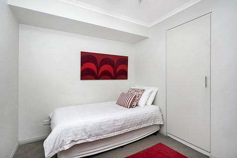 One Bedroom Apartment Atchison St(L1006) - Your Accommodation 3