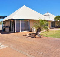 Osprey Holiday Village Unit 111 - Splendid 3 Bedroom Holiday Villa with a Pool in the Complex - Your Accommodation