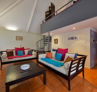 Osprey Holiday Village Unit 112 -Vibrant 3 Bedroom Holiday Villa with a Pool in the Complex - Your Accommodation