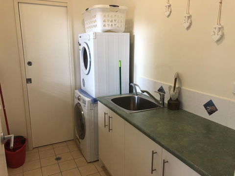 Our Beach House - Your Accommodation 2