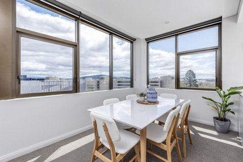 Oversized Luxe 1 Bedder - Amazing Barton - Gym - Your Accommodation 3