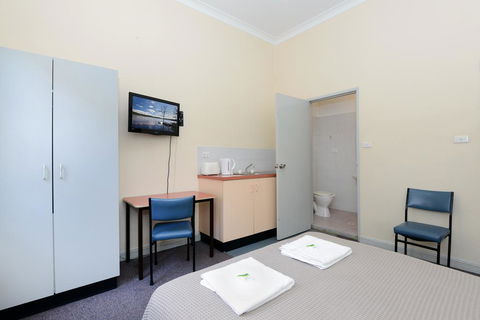 Parade Lodge - Your Accommodation 3