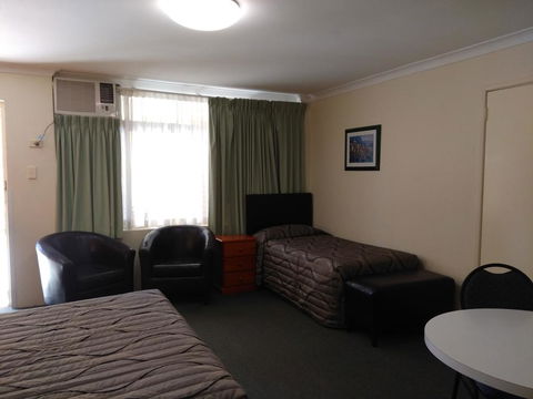 Paramount Motel - Your Accommodation 1