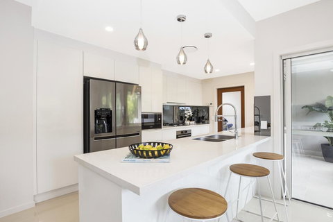 Park Avenue Terrace House Sleeps 9 - Your Accommodation 3