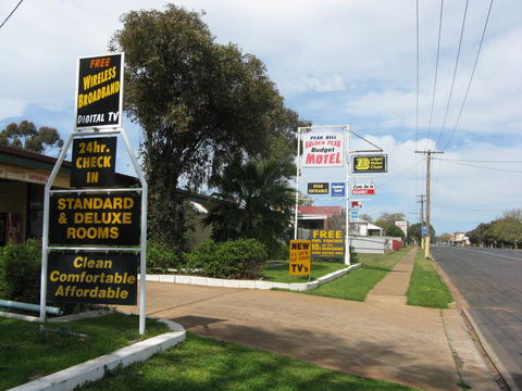 Peak Hill Golden Peak Budget Motel - Your Accommodation 0