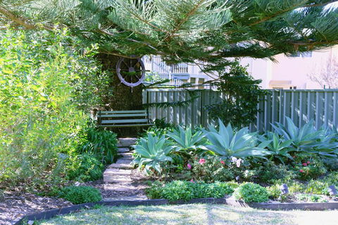 Pelican Beach House Narrawallee - Your Accommodation 2